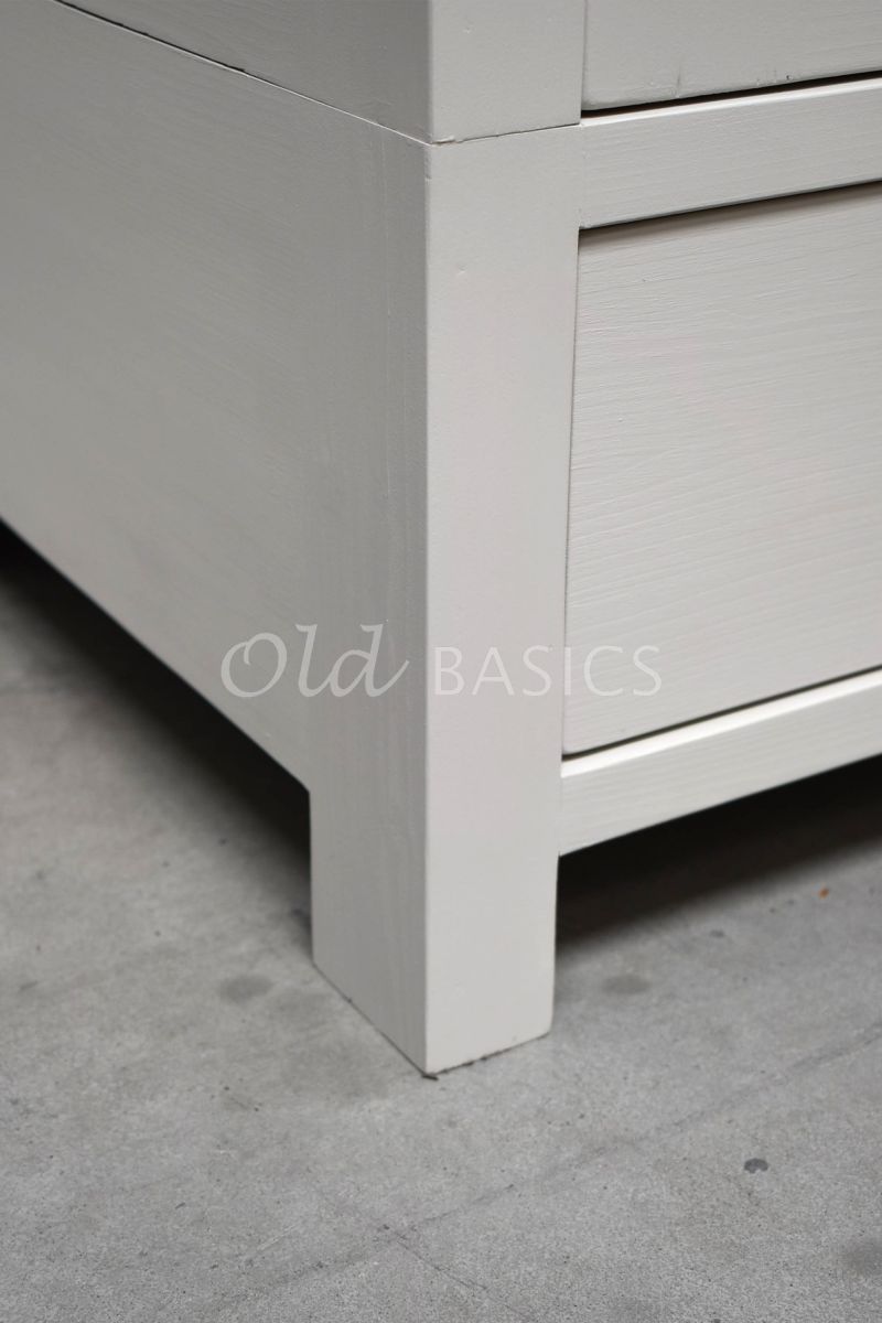 Detail van Linennkast Plage, 3 deuren, RAL7044, grijs, materiaal hout